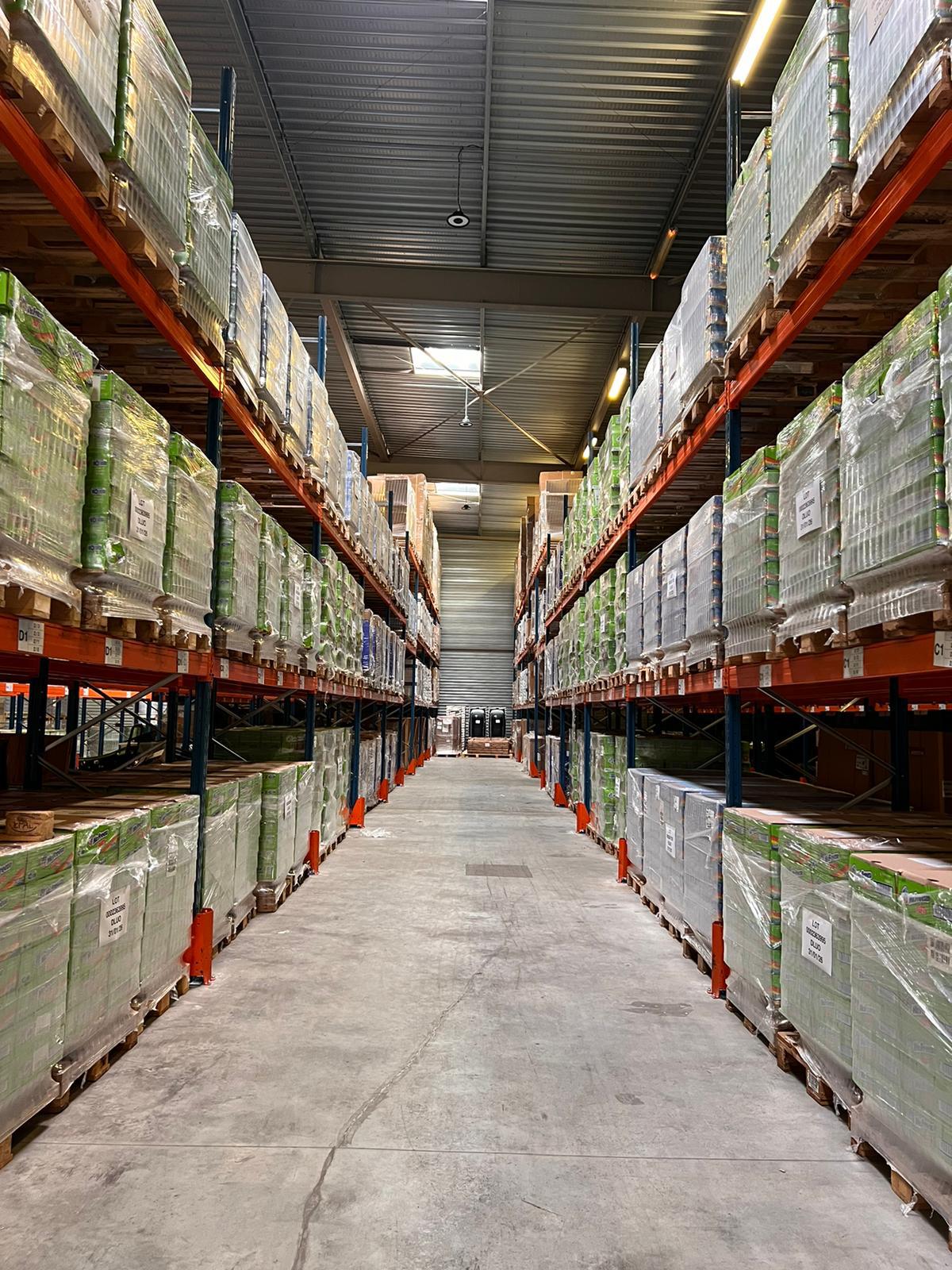 Allée centrale d'un entrepôt logistique de 15 000 m² situé dans l'Oise
